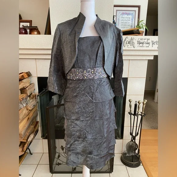 R&M Richards Elegant silver metallic w/stones 2piece dress crop jacket, Size 12 - Picture 3 of 9